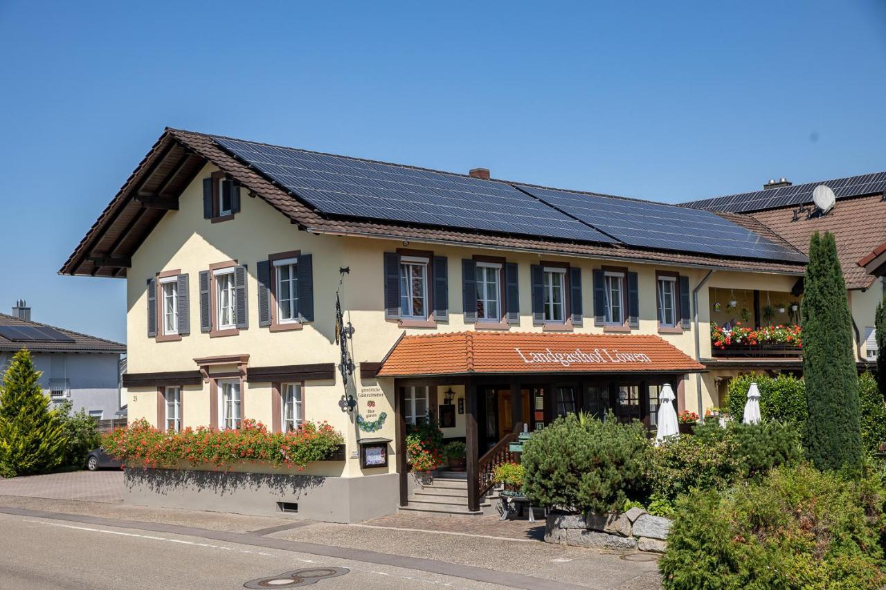 Landgasthof & Brauerei Loewen Sasbach Sasbach  Exterior photo